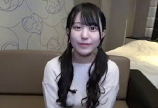 光明会职业老师，有点拘谨